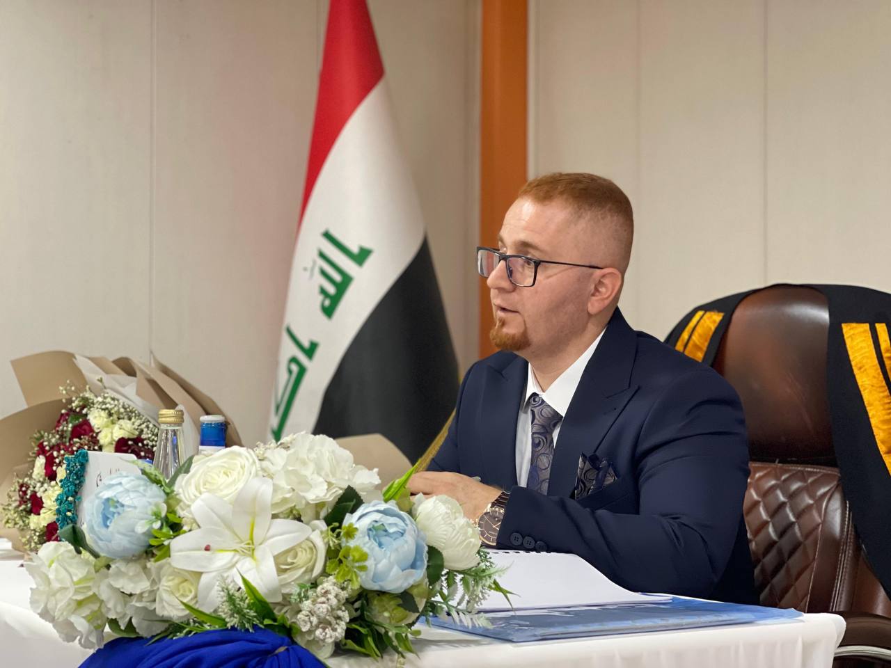 photo 5235852141174847995 y